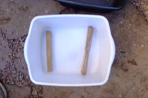 support sticks hold the compost bins apart so the worms don't travel into the drainage bin.